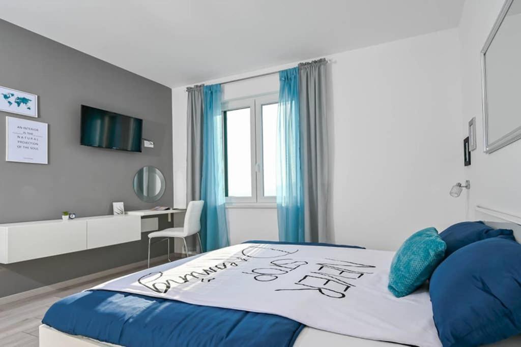 Apartment Noemi With A Direct Beach View Rabac Exterior photo