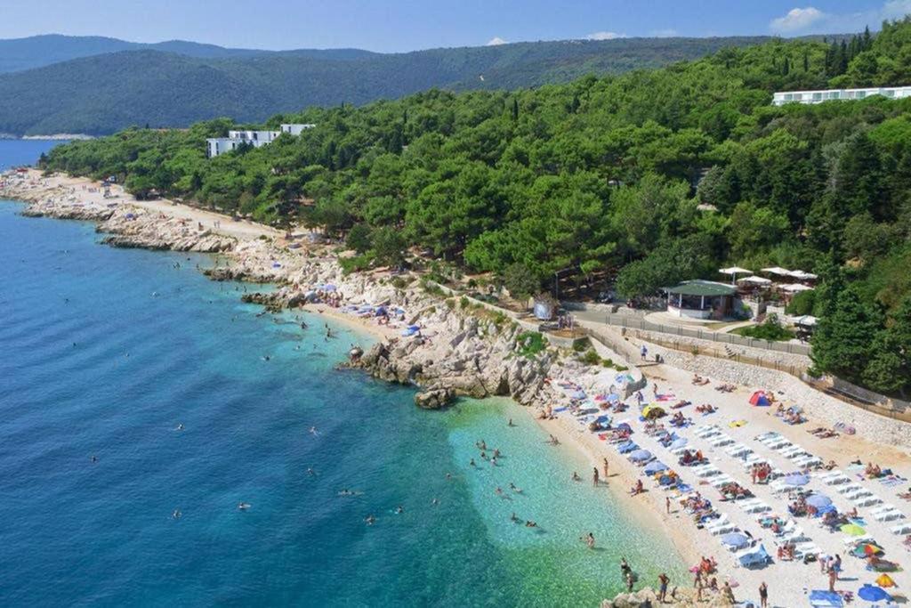 Apartment Noemi With A Direct Beach View Rabac Exterior photo